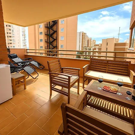 Con Piscina Y Garaje En Benidorm