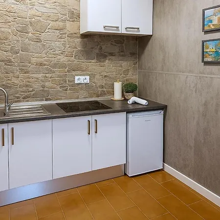 Con Piscina Y Garaje En Apartment