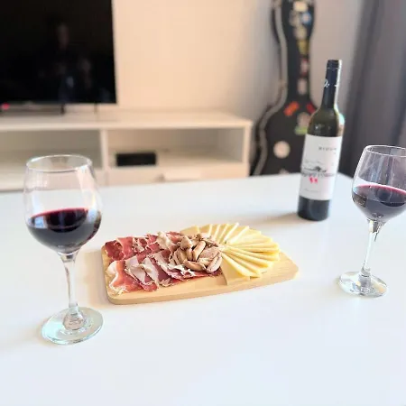 Con Piscina Y Garaje En Apartamento