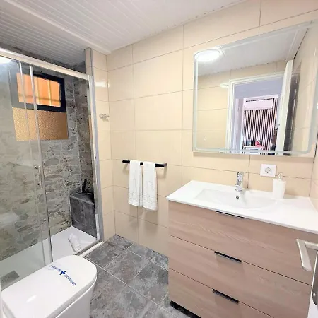 Con Piscina Y Garaje En Apartment