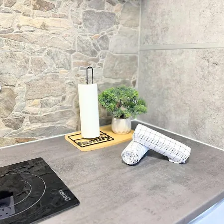 Apartment Con Piscina En *